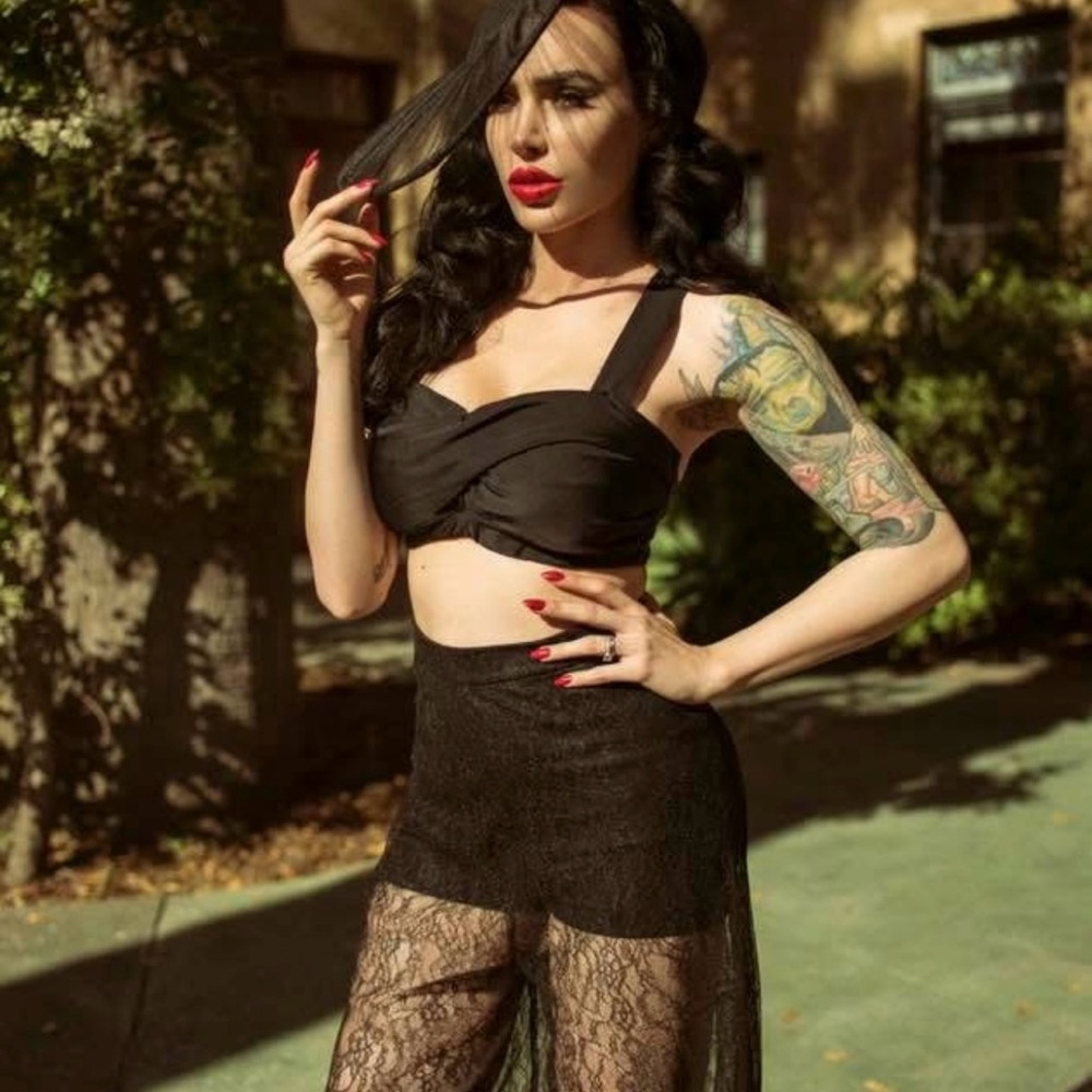 La Femme En Noir Swim Top